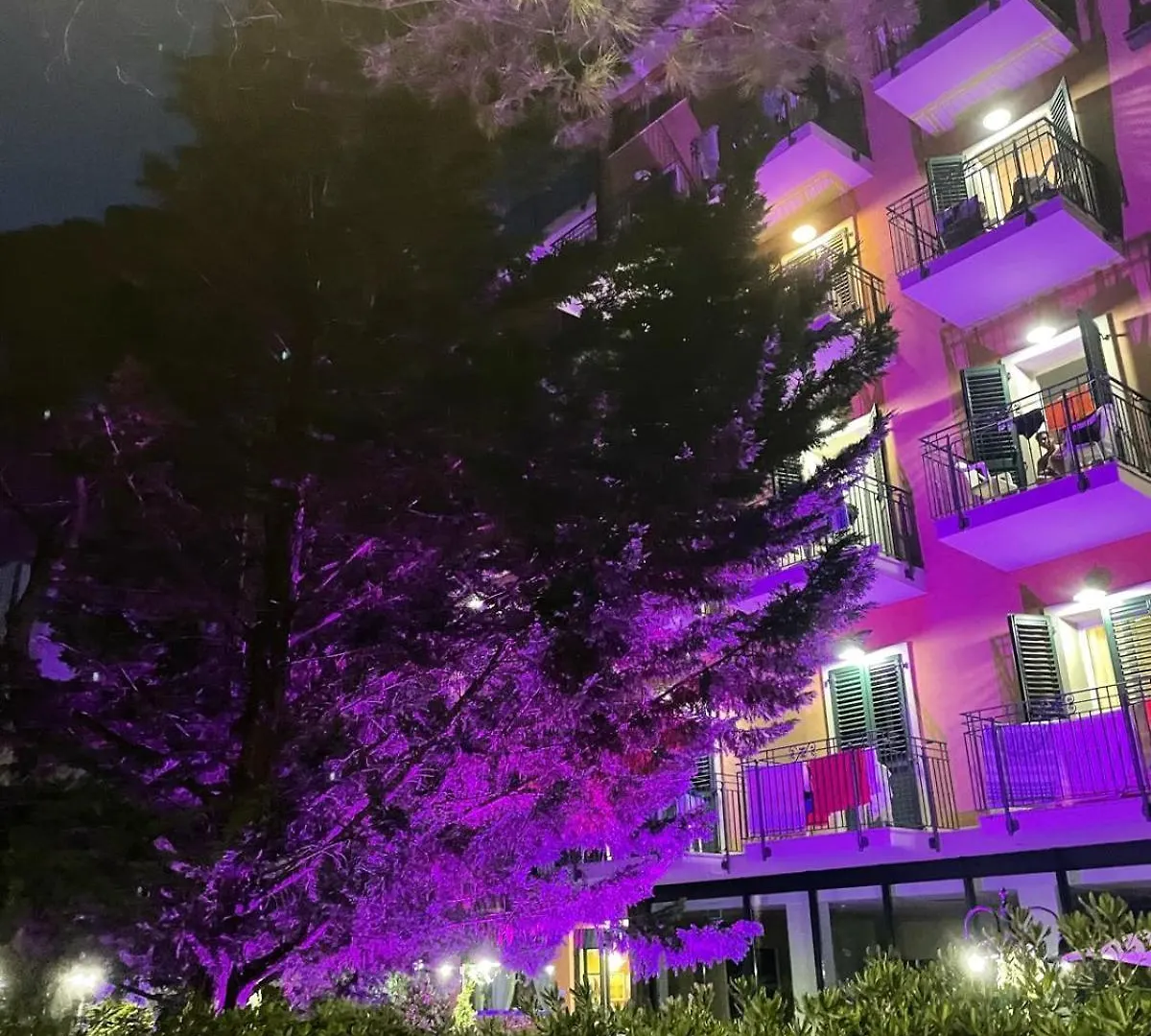 Hotel B&B Des Bains ミラノ・マリッティマ