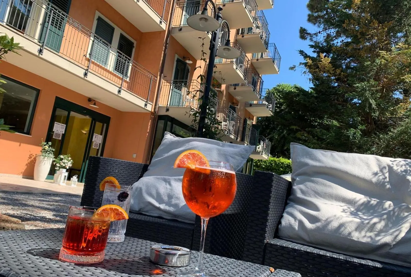 ***  Hotel B&B Des Bains ミラノ・マリッティマ イタリア