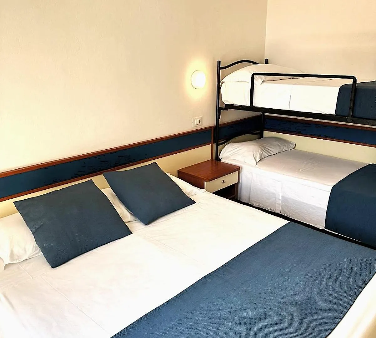 Hotel B&B Des Bains Milano Marittima 3*,  Italia