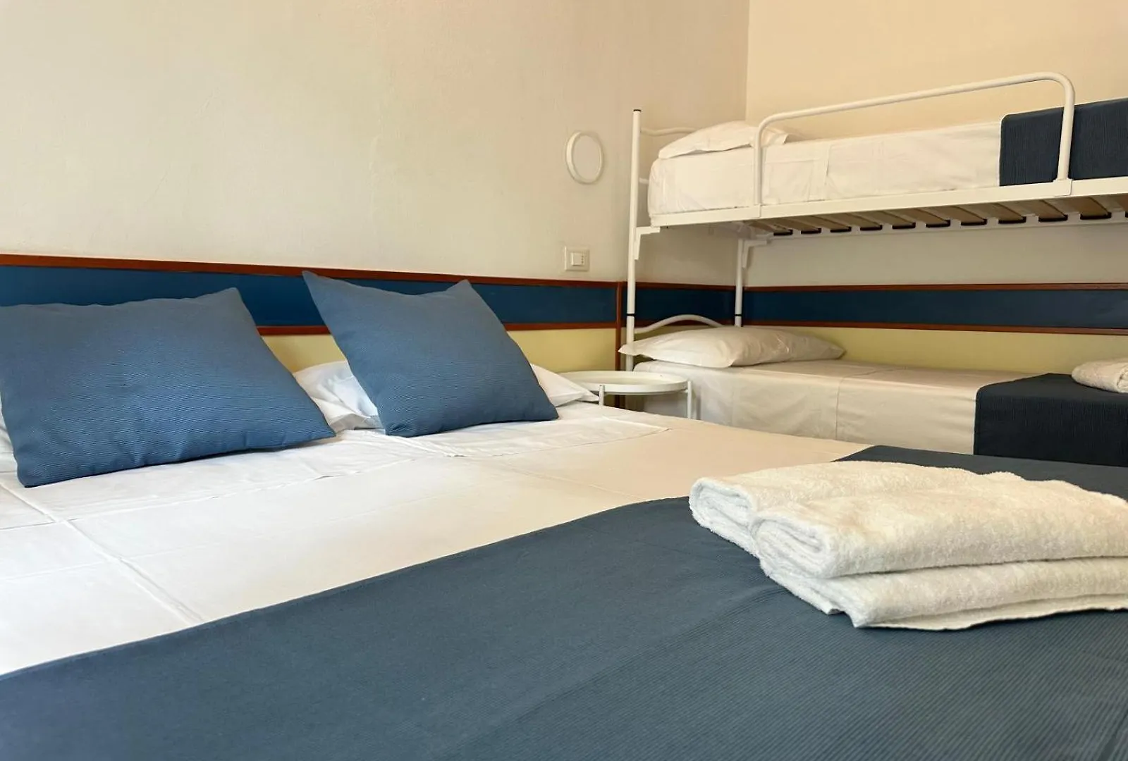 Hotel B&B Des Bains ミラノ・マリッティマ